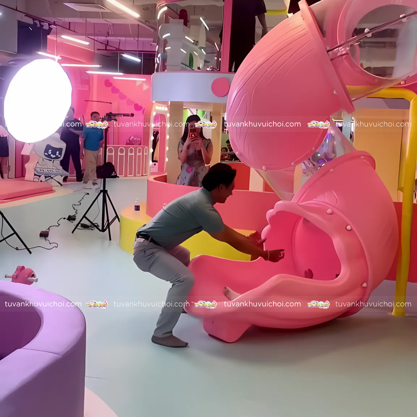 Người quay video khu vui chơi