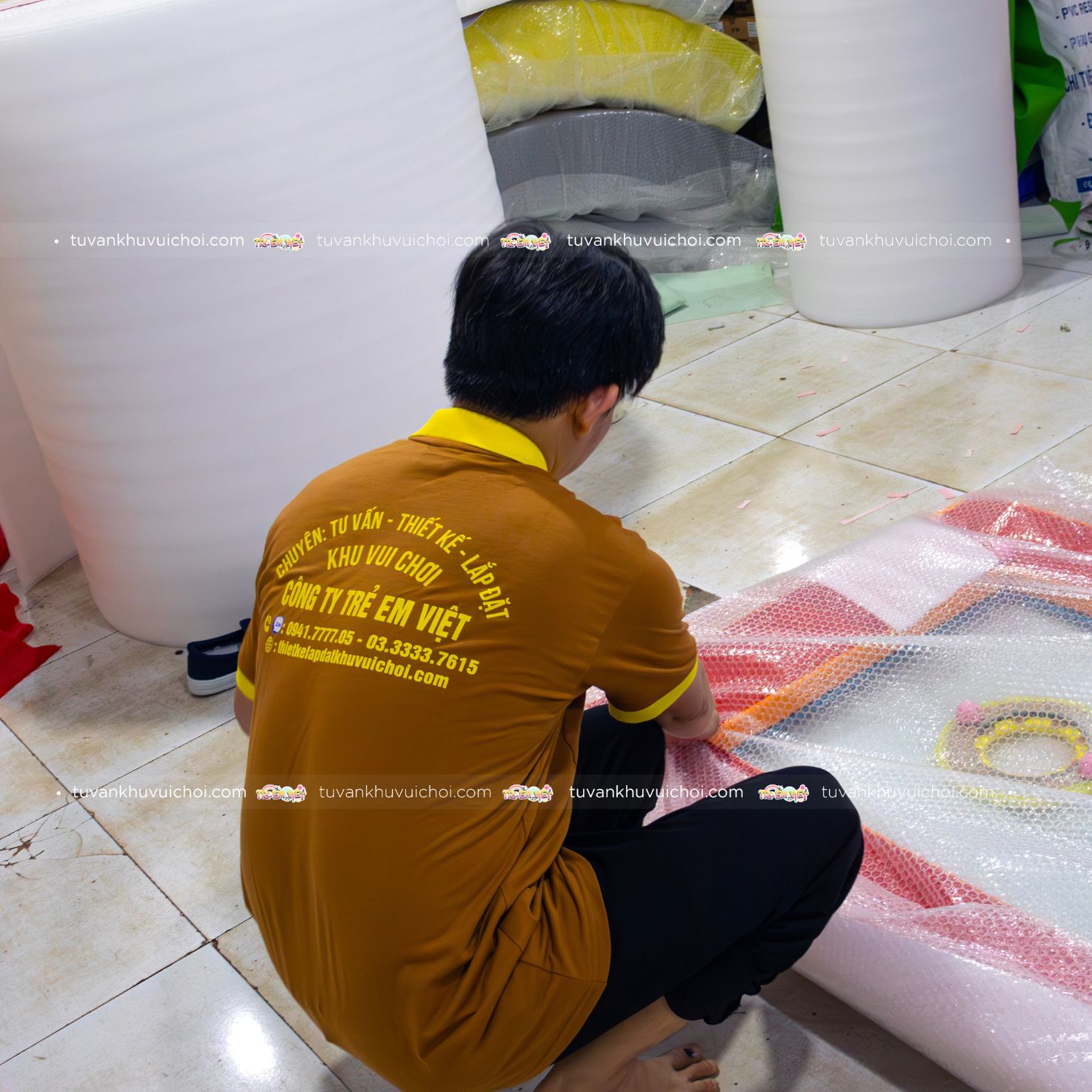 đơn vị thi công uy tín kids cafe kết hợp xe điều khiển